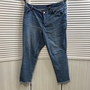 1822 Denim Women's Cropped Jeans in Classic Blue